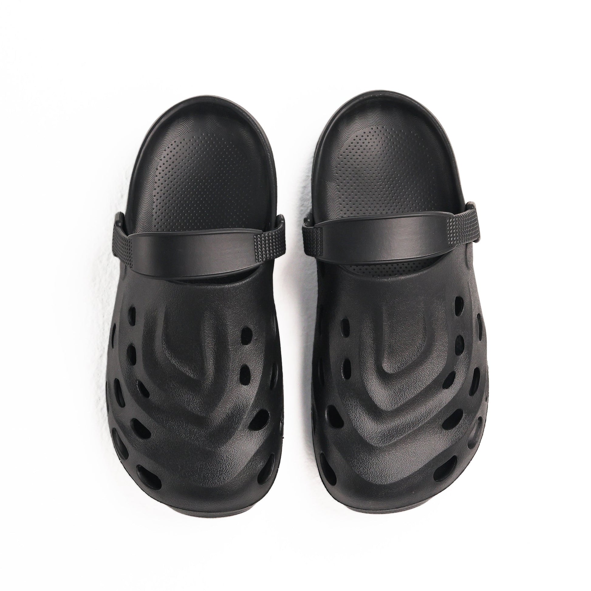 Black Perforated Tank Clog - سد خزان مثقب باللون الأسود 