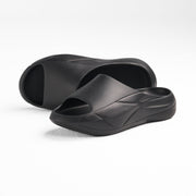 Black One-Piece Molded Yacht Slide - شريحة يخت مصبوبة من قطعة واحدة باللون الأسود 