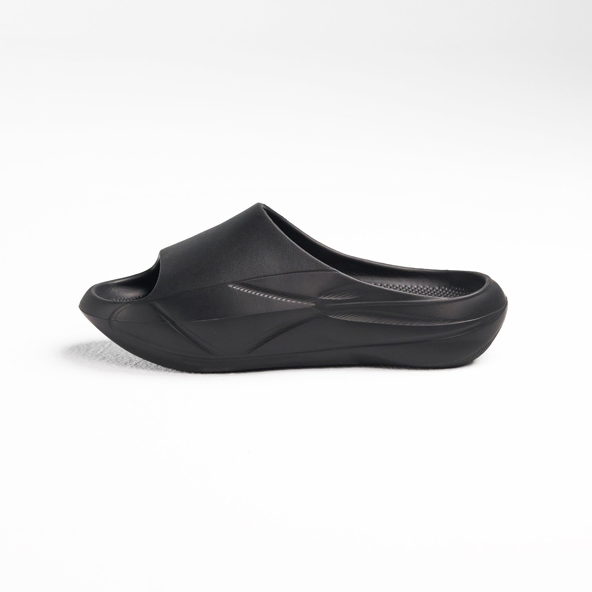 Black One-Piece Molded Yacht Slide - شريحة يخت مصبوبة من قطعة واحدة باللون الأسود 