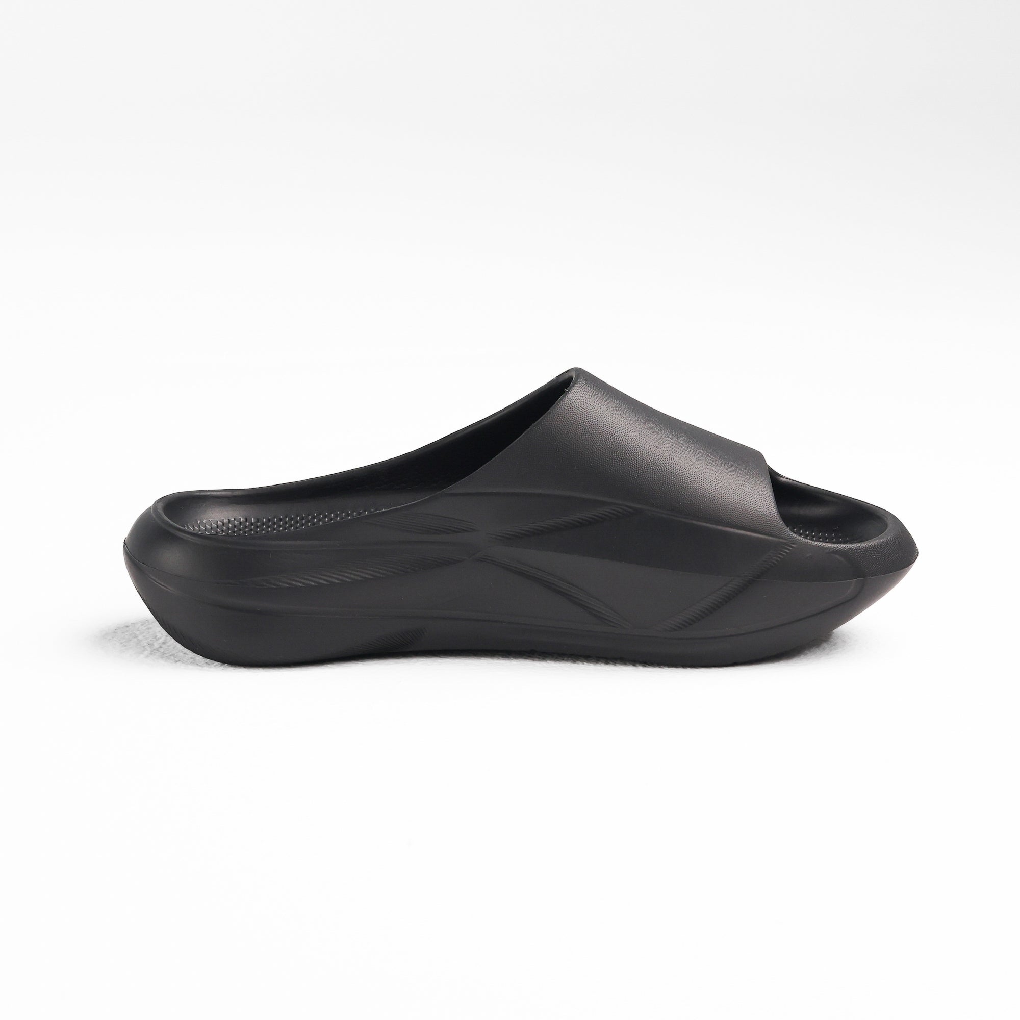 Black One-Piece Molded Yacht Slide - شريحة يخت مصبوبة من قطعة واحدة باللون الأسود 