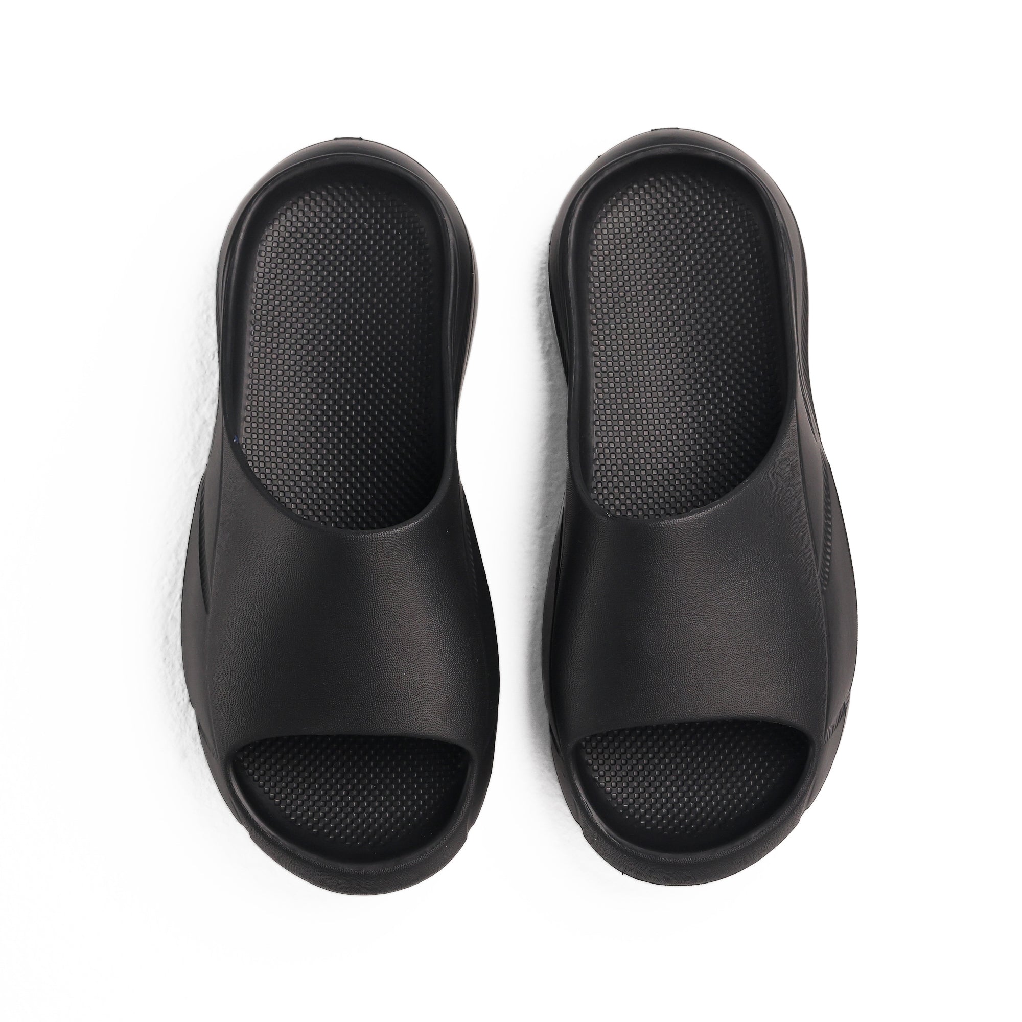 Black One-Piece Molded Yacht Slide - شريحة يخت مصبوبة من قطعة واحدة باللون الأسود 