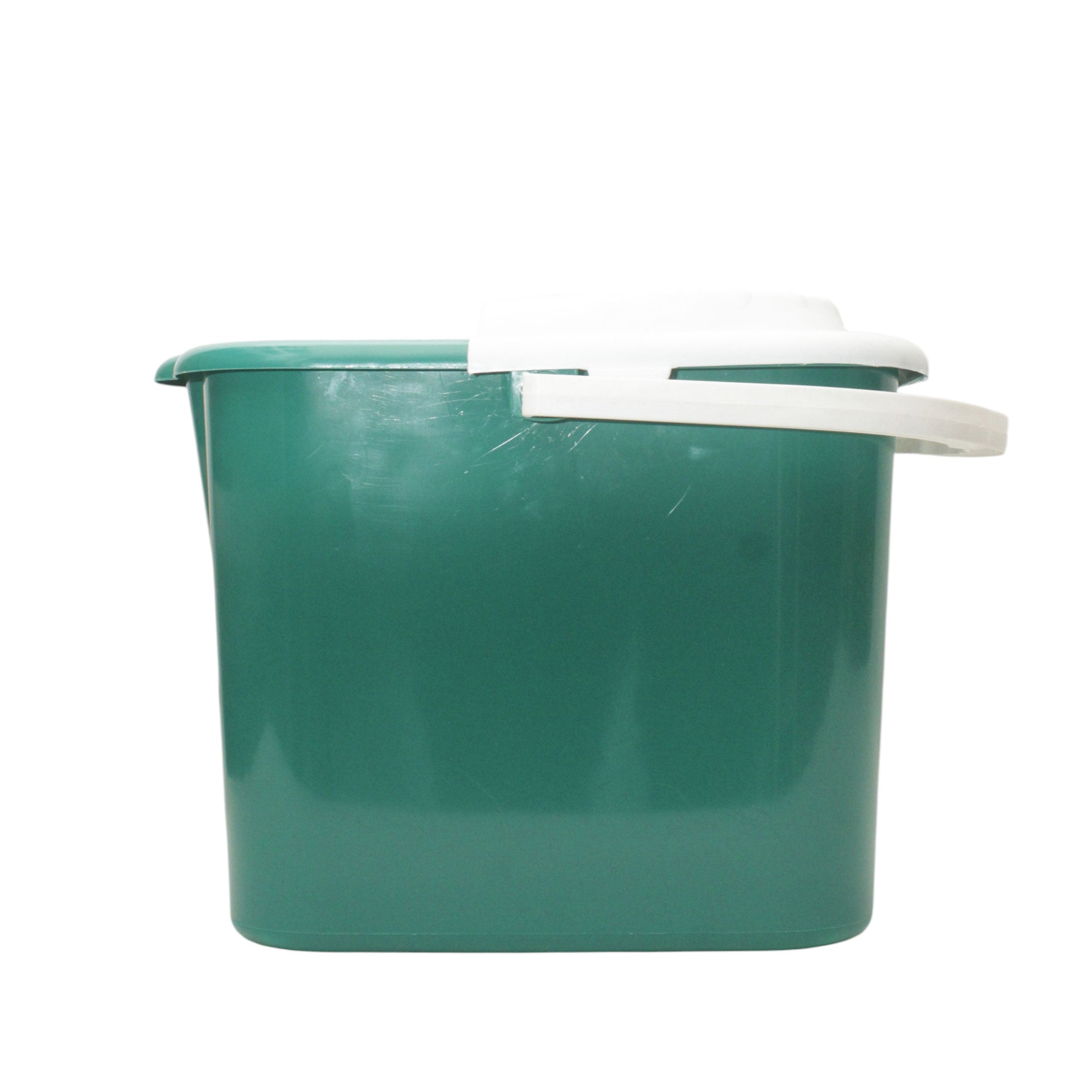 Square cleaning bucket with wringer and wheels