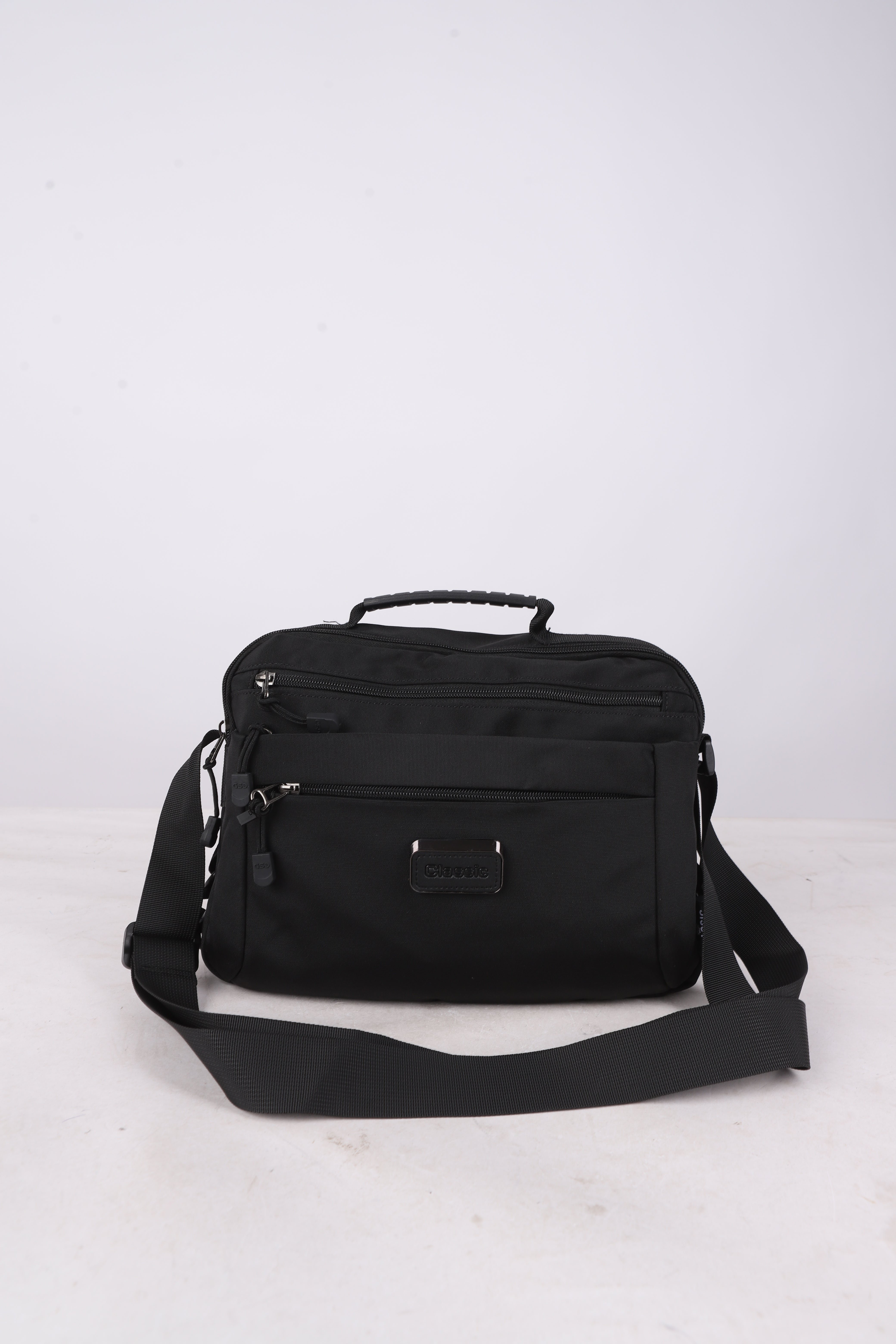 شنطة تحصيل ووتر بروف AA CLASSIC موديل 490