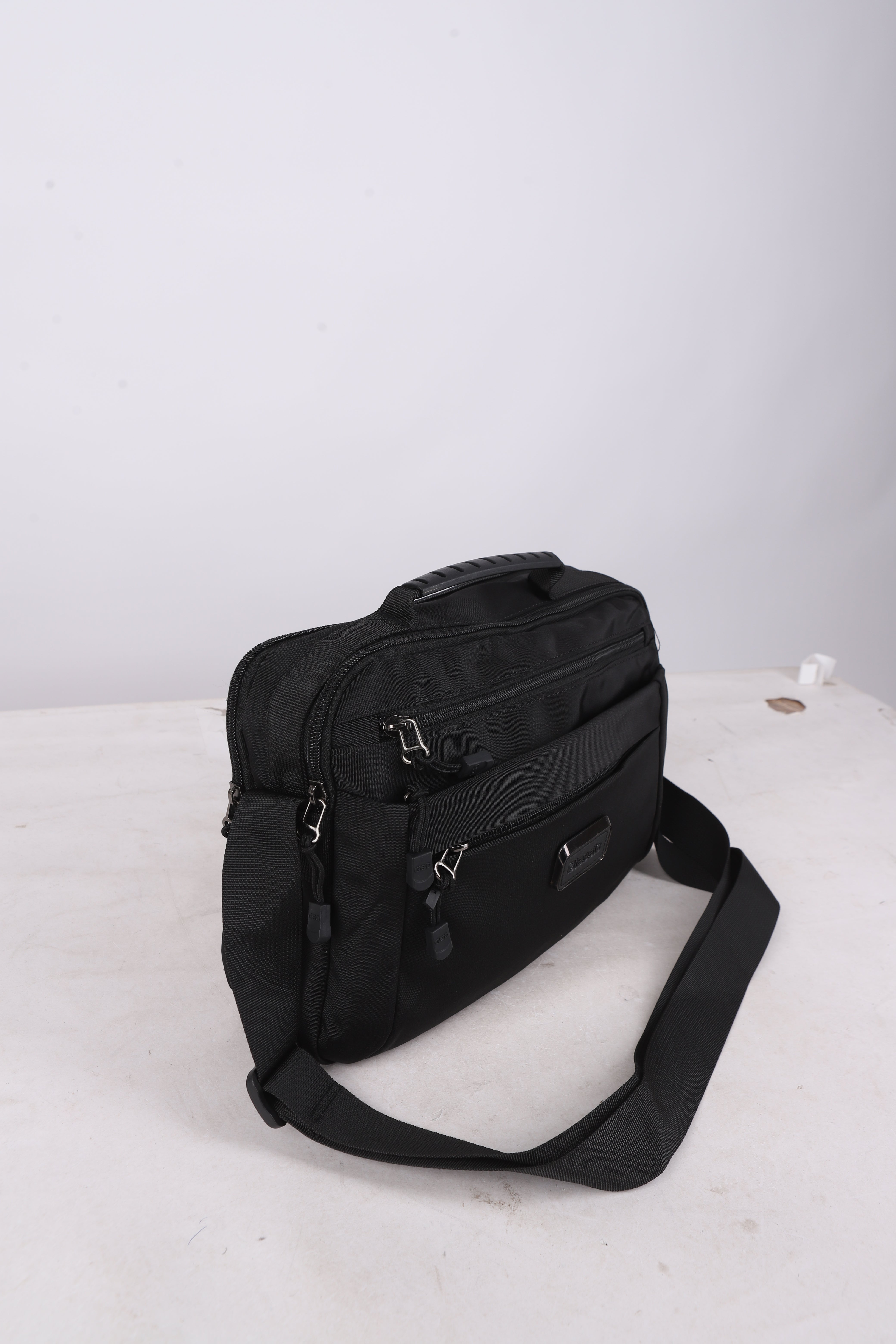 شنطة تحصيل ووتر بروف AA CLASSIC موديل 490