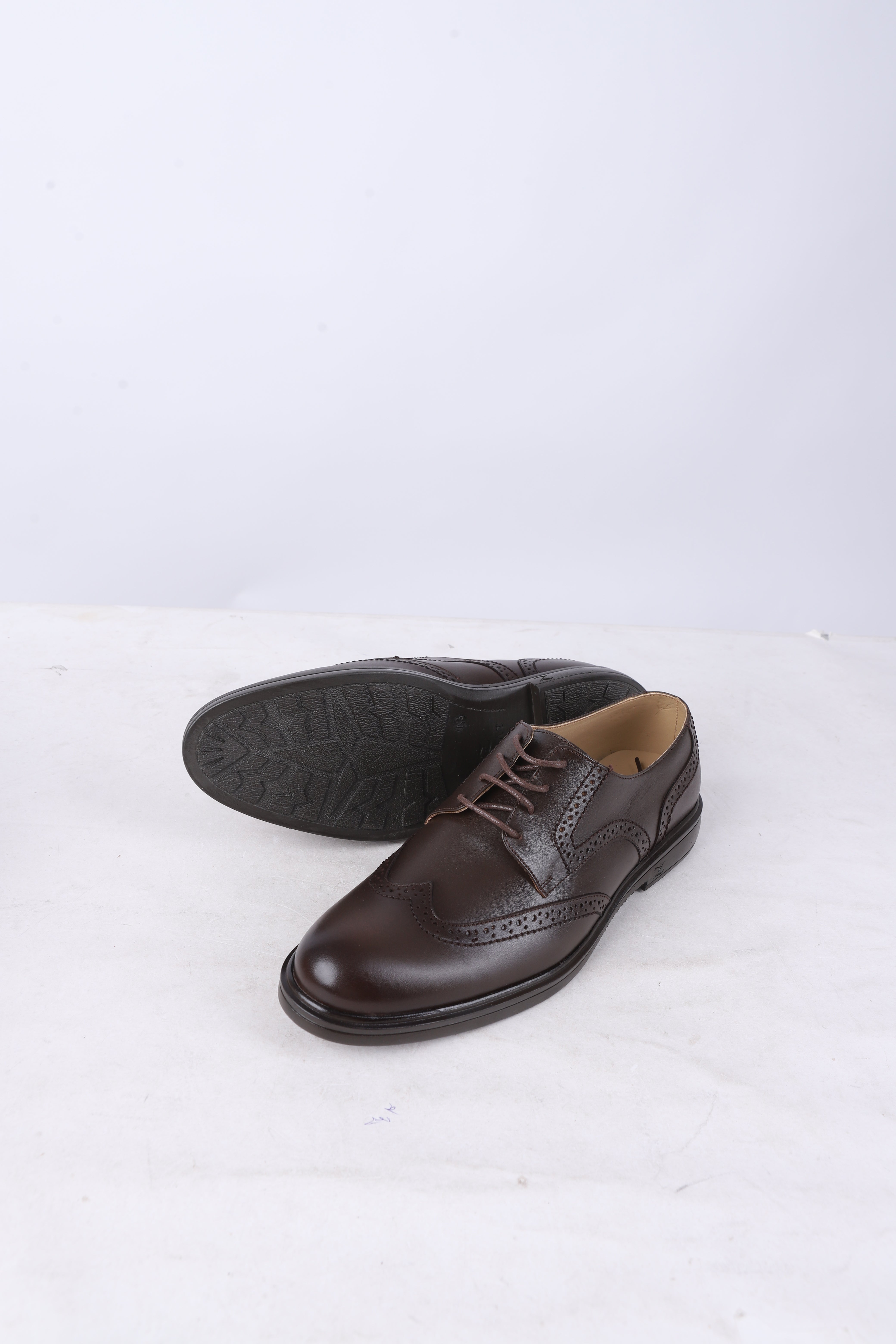 حذاء رجالي جلد كلاسيك زلط رباط موديل R150